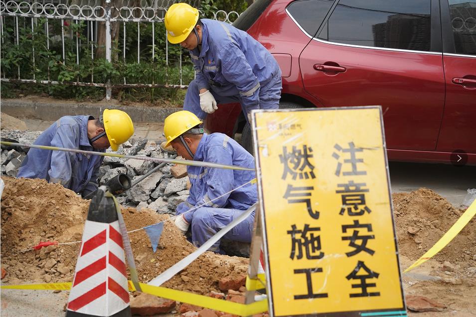 改造老旧管网守护人民安全底线加足马力郑州华润燃气大力推进庭院老旧