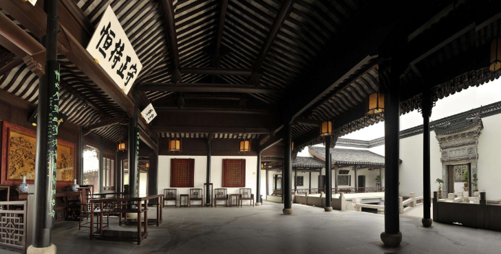 顺应时代发展大势,将龙湖景粼系高端建筑理念与传世书院风骨双馨联璧