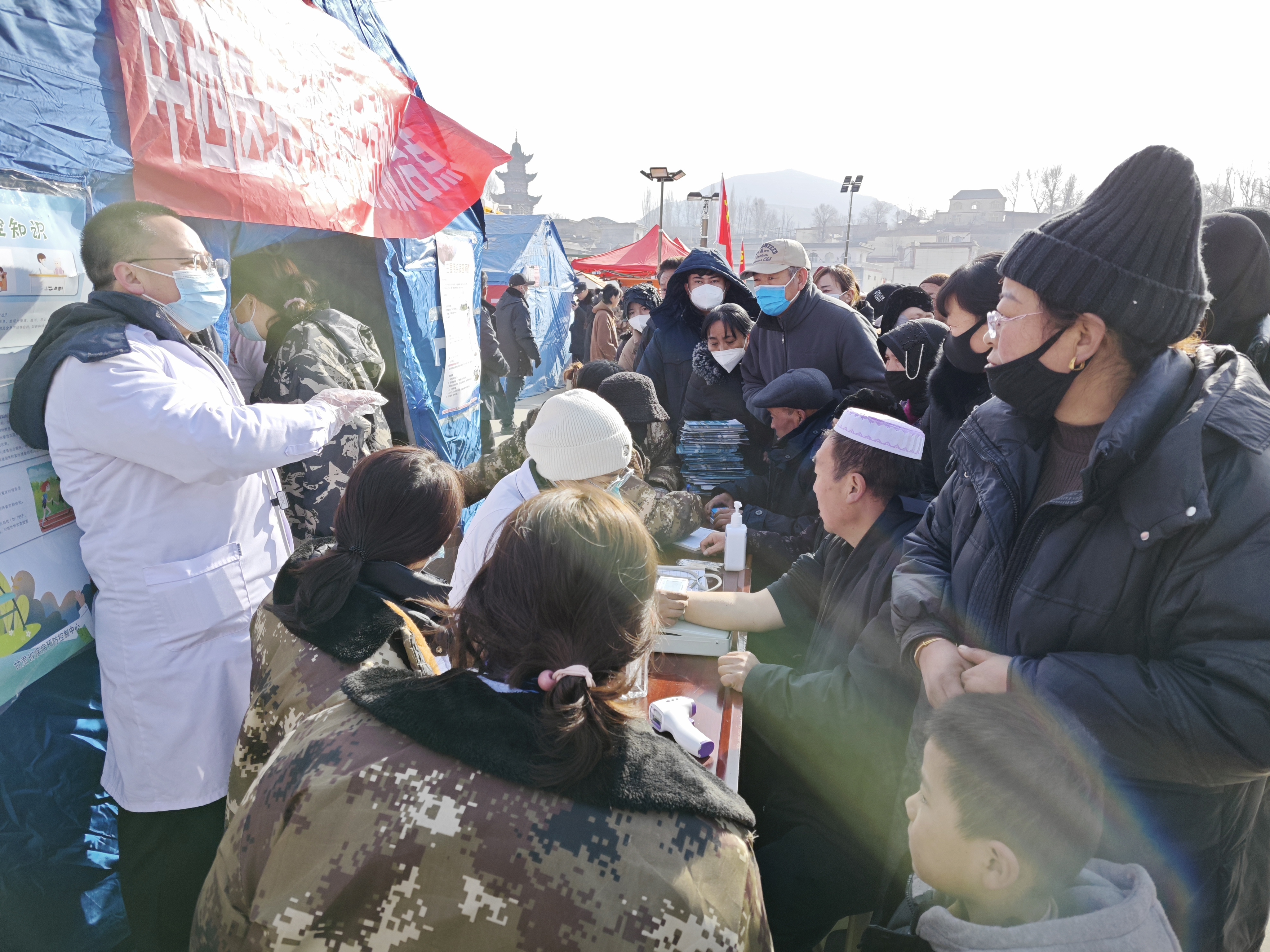 據央視新聞21日午間報道,安置人員已經達到了1598名.