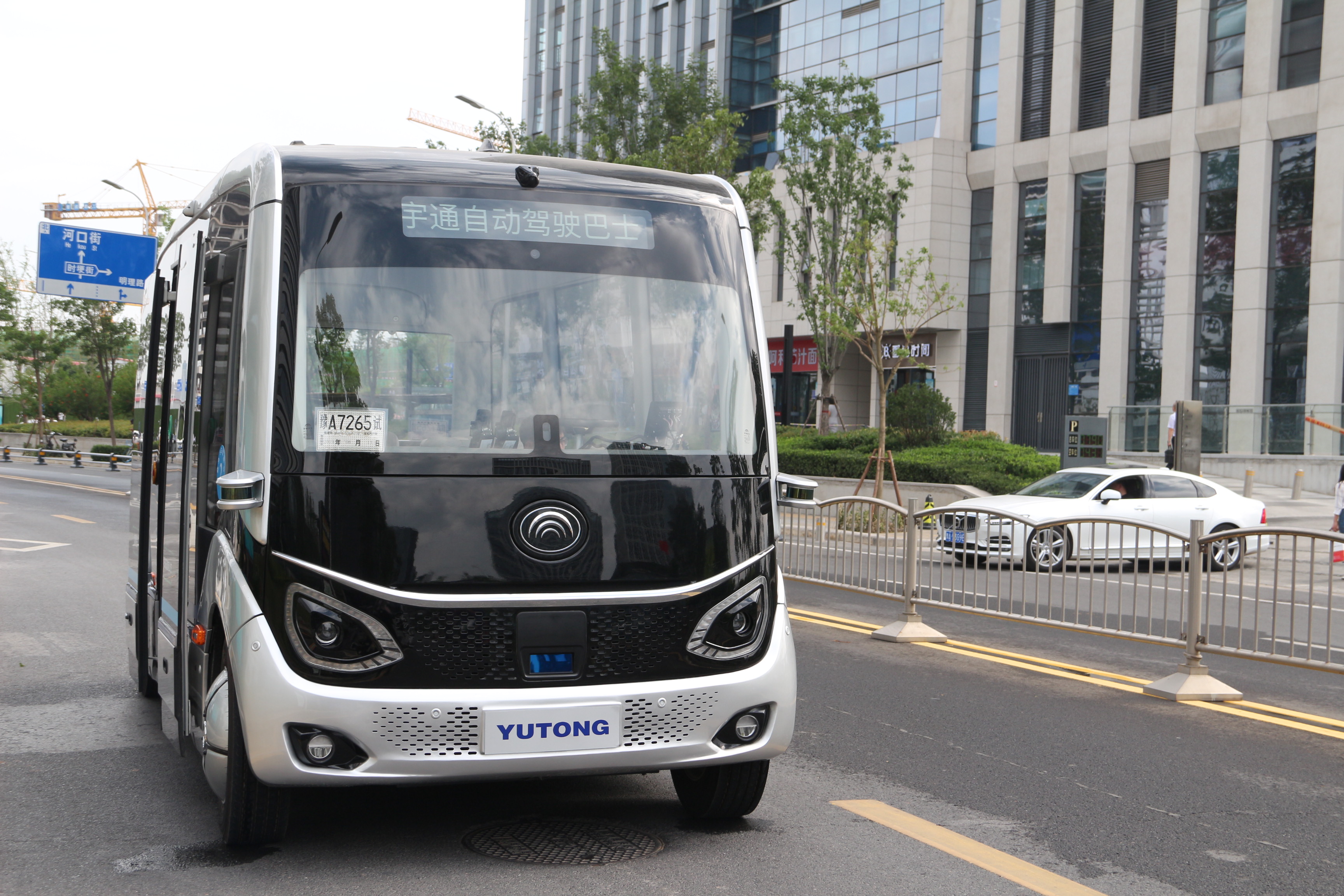 宇通5g智能公交開放道路試運行無人駕駛的公交車來了